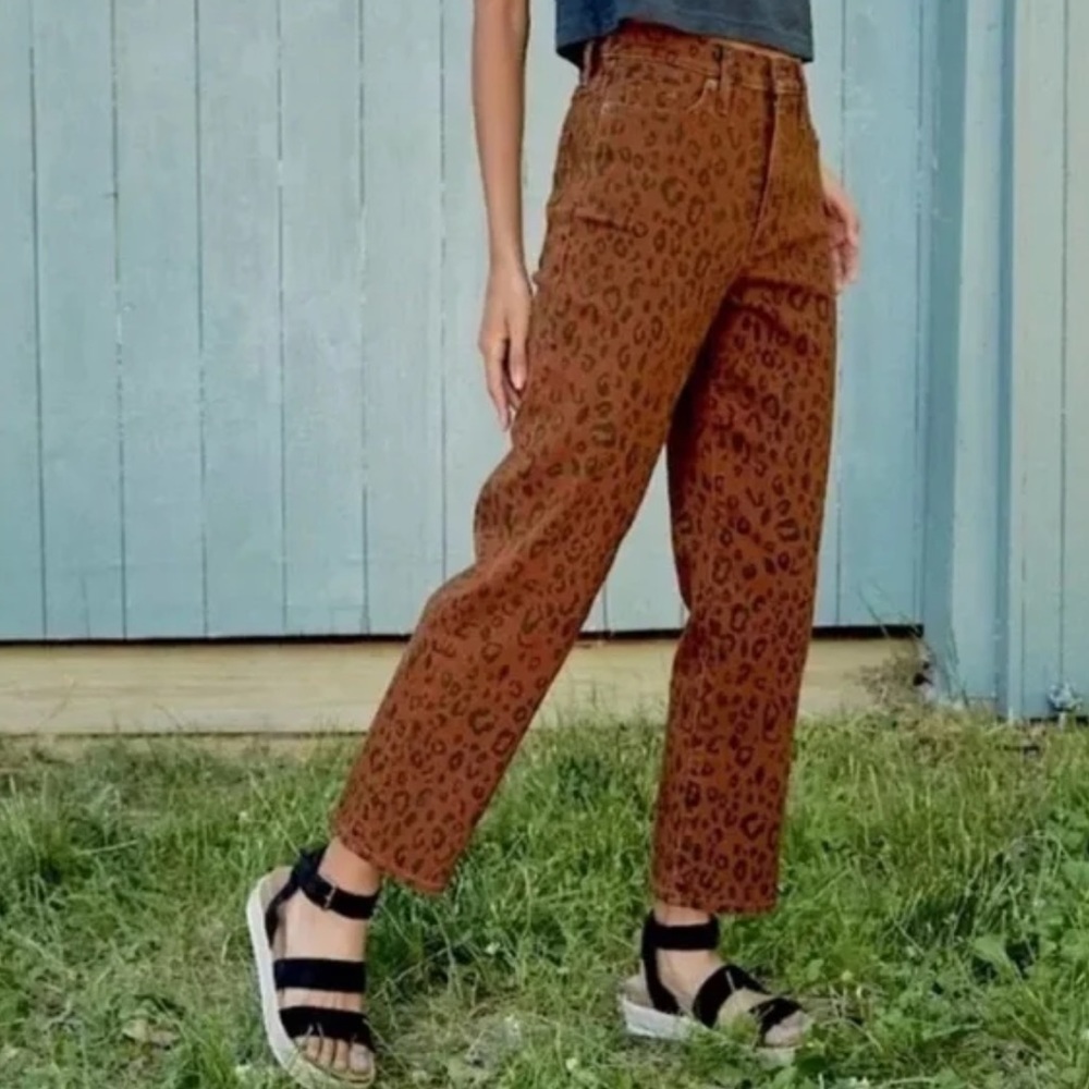 Universal Thread Womens High Rise Vintage Straight Leg Jeans Leopard‎ Print 24